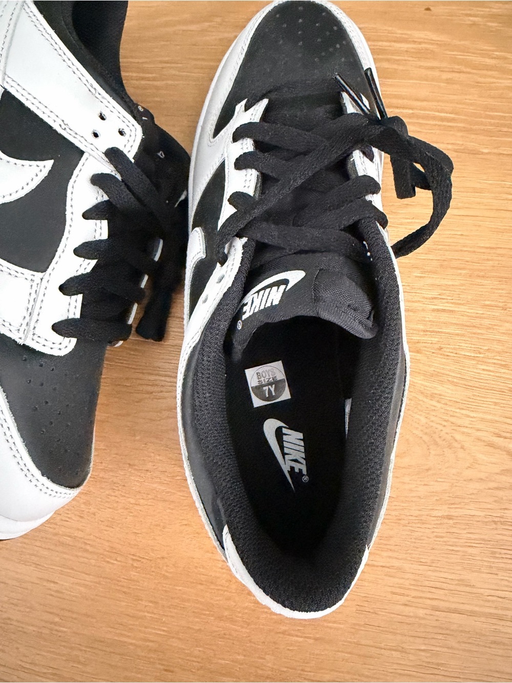 Nike Black and White Low-Top Sneakers - Picture 3 of 3